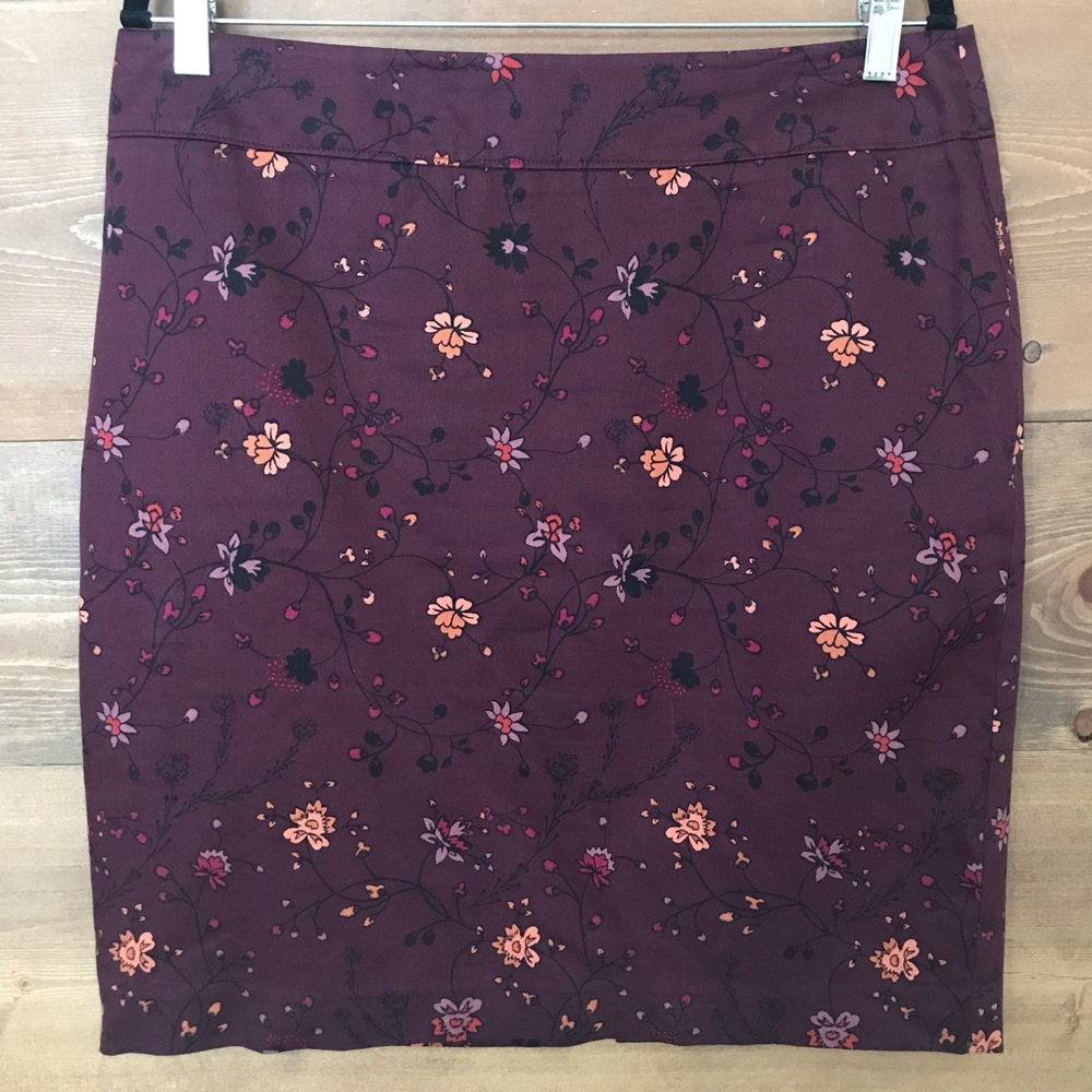🎈LOFT Flower Pattern Pencil Skirt